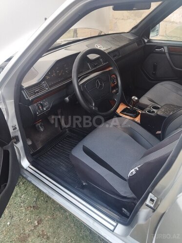 Mercedes E 200 d 1992, 274,100 km - 2.0 l - Sabirabad