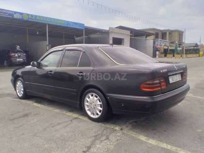 Mercedes E 220 d 2001, 352,000 km - 2.2 l - Bakı