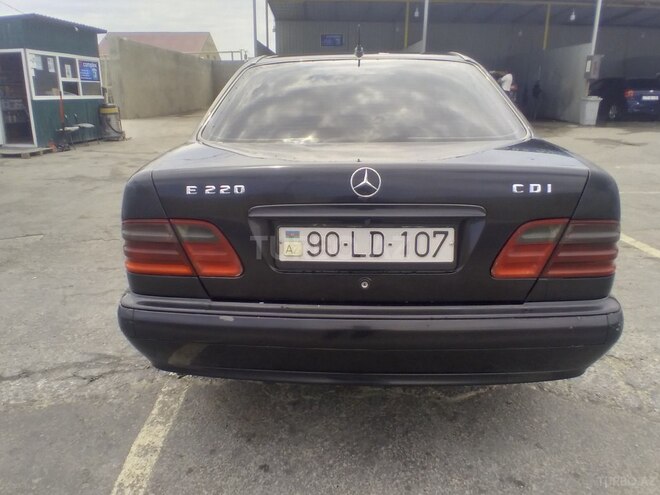 Mercedes E 220 d 2001, 352,000 km - 2.2 l - Bakı