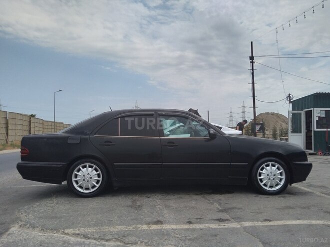 Mercedes E 220 d 2001, 352,000 km - 2.2 l - Bakı