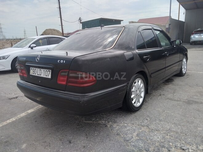 Mercedes E 220 d 2001, 352,000 km - 2.2 l - Bakı
