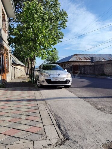 Renault Megane-11
