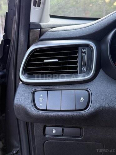 Kia Sorento-12