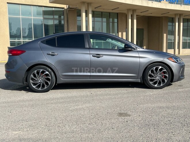 Hyundai Elantra 2018, 174,614 km - 2.0 l - Salyan