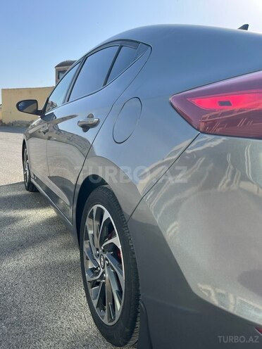 Hyundai Elantra 2018, 174,614 km - 2.0 l - Salyan