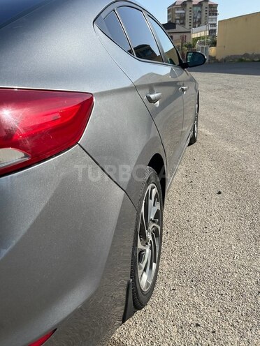 Hyundai Elantra 2018, 174,614 km - 2.0 l - Salyan