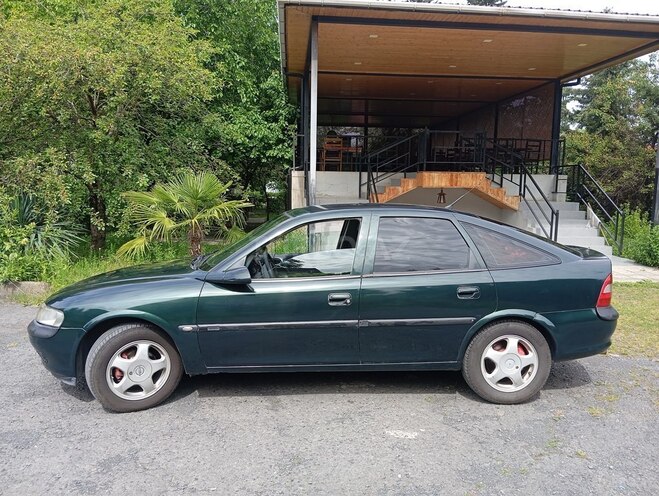 Opel Vectra 1998, 570,000 km - 1.8 l - Zaqatala