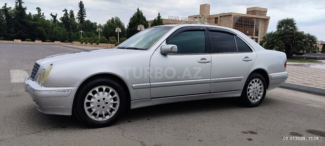 Mercedes E 220 d 2000, 565,200 km - 2.2 л - Ucar