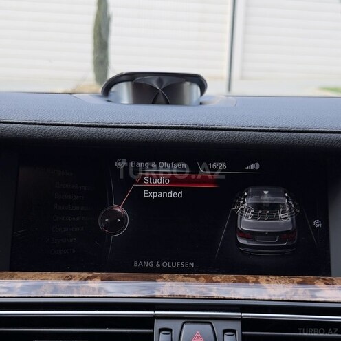 BMW 740-18