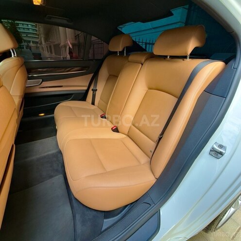 BMW 740-17