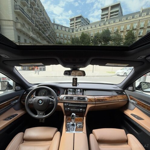 BMW 740-9