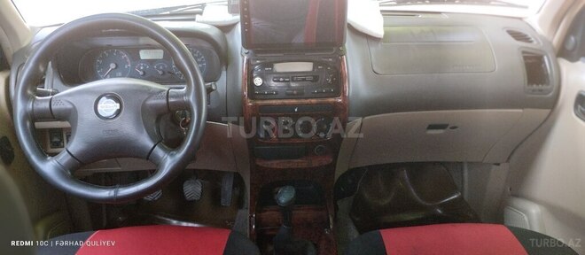 Nissan  2002, 300,000 km - 2.5 l - Şərur