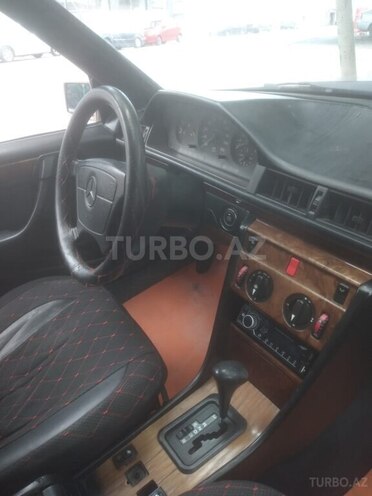 Mercedes E 220 1992, 300,000 km - 2.2 л - Bakı
