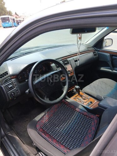 Mercedes E 220 d 1999, 352,652 km - 2.2 l - Bakı