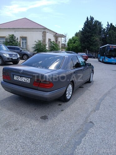 Mercedes E 220 d 1999, 352,652 km - 2.2 l - Bakı