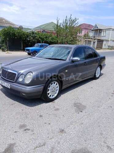 Mercedes E 220 d 1999, 352,652 km - 2.2 l - Bakı