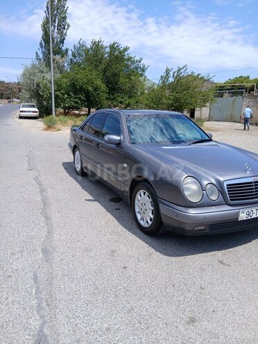 Mercedes E 220 d 1999, 352,652 km - 2.2 l - Bakı