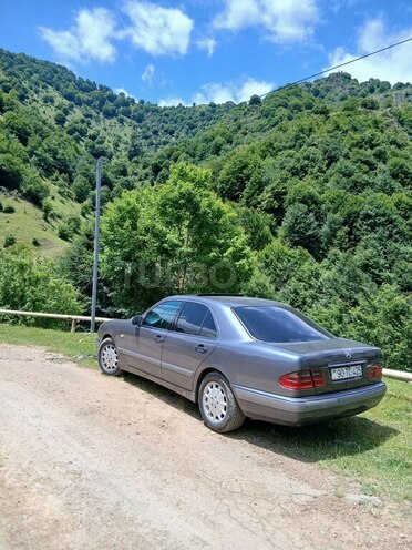 Mercedes E 220 d 1999, 352,652 km - 2.2 l - Bakı