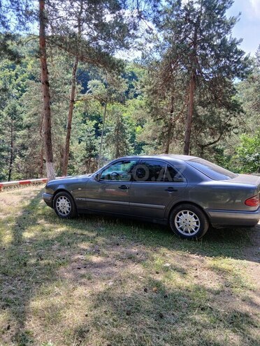 Mercedes E 220 d 1999, 352,652 km - 2.2 l - Bakı