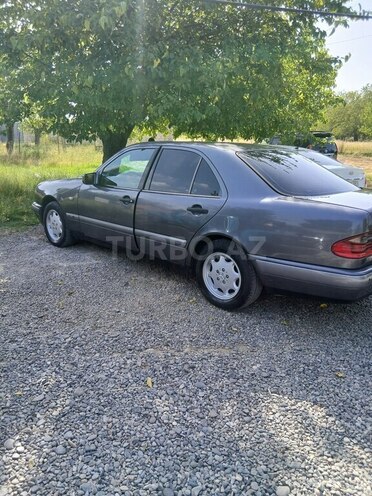 Mercedes E 220 d 1999, 352,652 km - 2.2 l - Bakı
