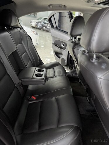 Chevrolet Cruze-12