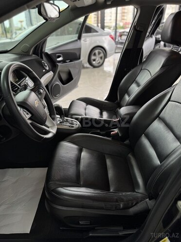 Chevrolet Cruze-13