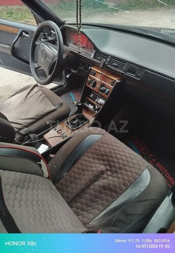 Mercedes E 220 d 1993, 444,222 km - 2.2 l - Qazax
