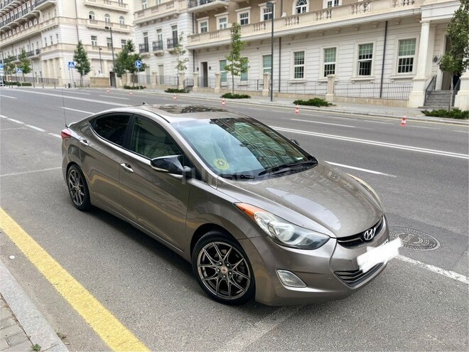 Hyundai Elantra-4