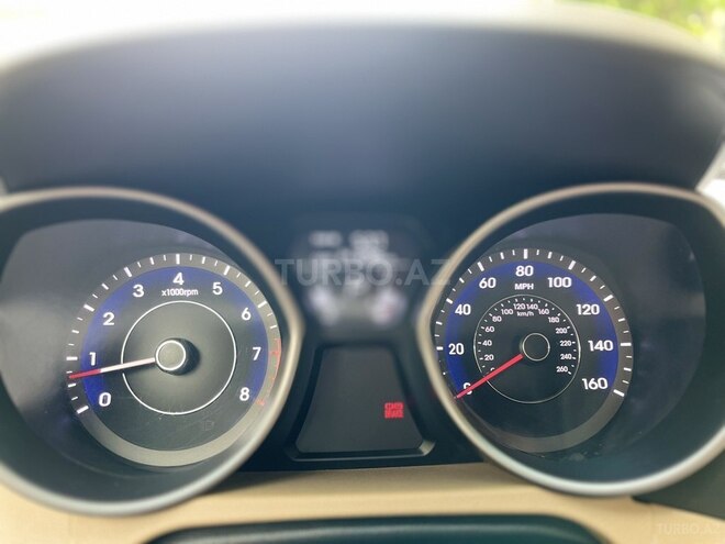 Hyundai Elantra-11