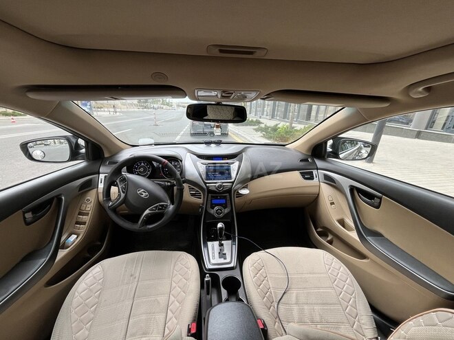 Hyundai Elantra-9