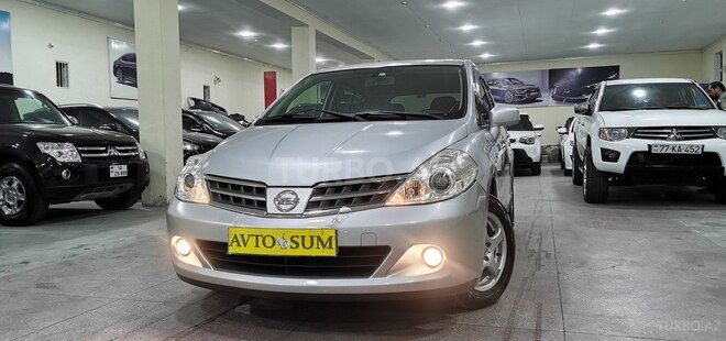 Nissan Tiida-4