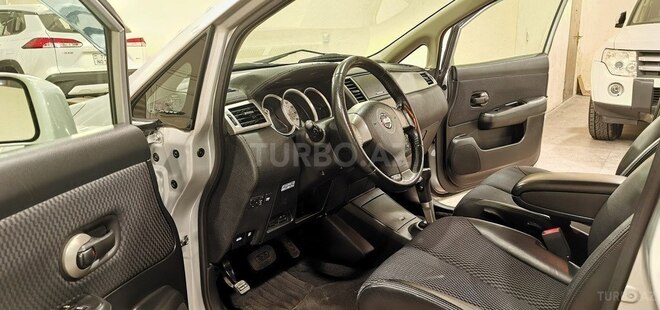 Nissan Tiida-16