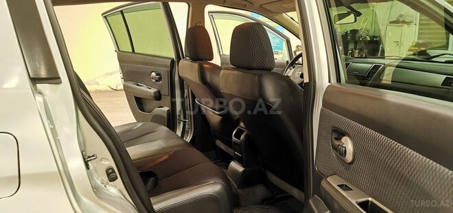 Nissan Tiida-15
