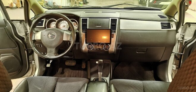 Nissan Tiida-12