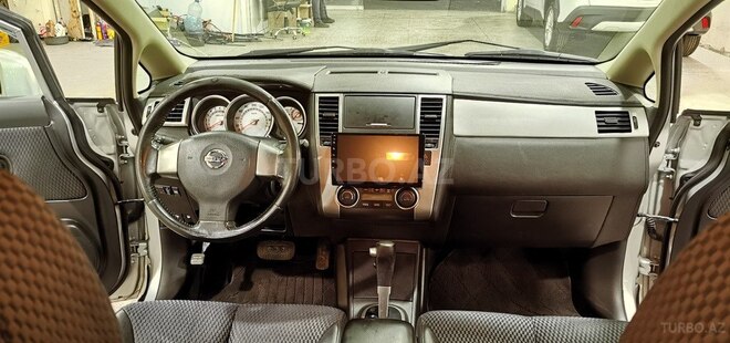 Nissan Tiida-11
