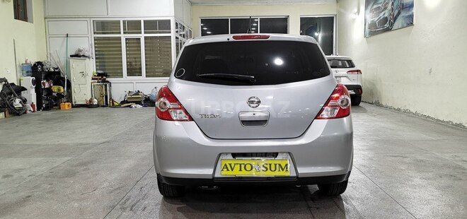 Nissan Tiida-5