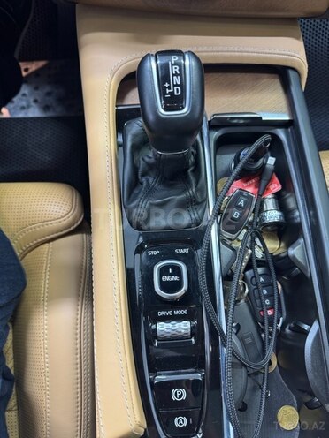 Volvo XC90-9