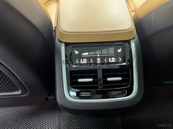 Volvo XC90-26
