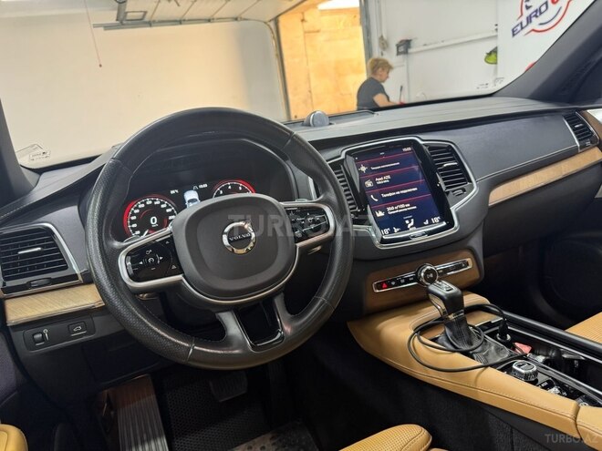 Volvo XC90-18