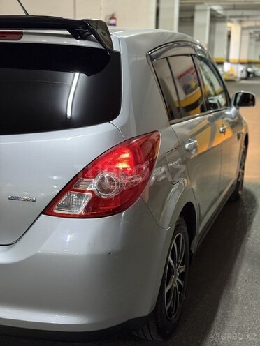 Nissan Tiida-10