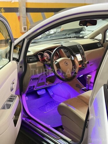 Nissan Tiida-12