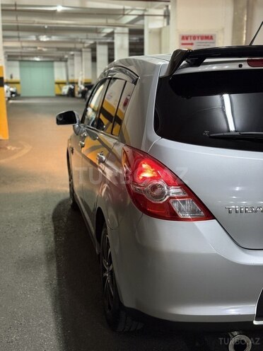 Nissan Tiida-9