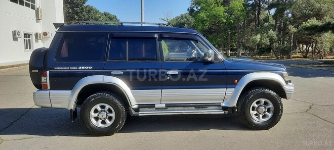 Mitsubishi Pajero-5