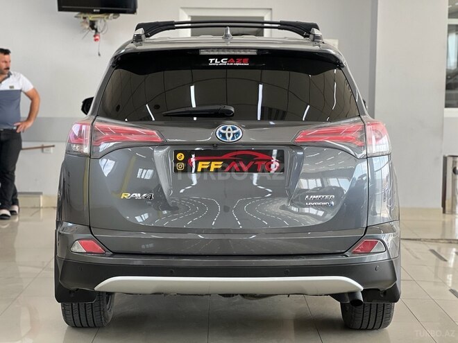 Toyota RAV4-6
