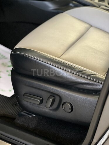 Toyota RAV4-9