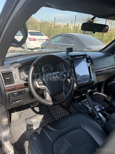 Toyota Land Cruiser-7