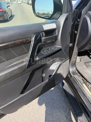Toyota Land Cruiser-6