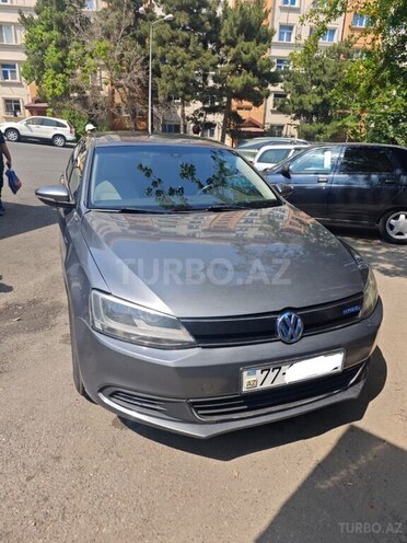 Volkswagen Jetta-1