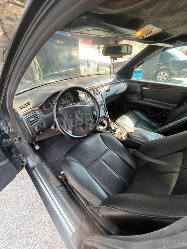 Mercedes E 250 1997, 458,096 km - 2.5 l - Bakı