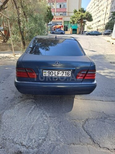 Mercedes E 220 1999, 250,000 km - 2.0 л - Bakı